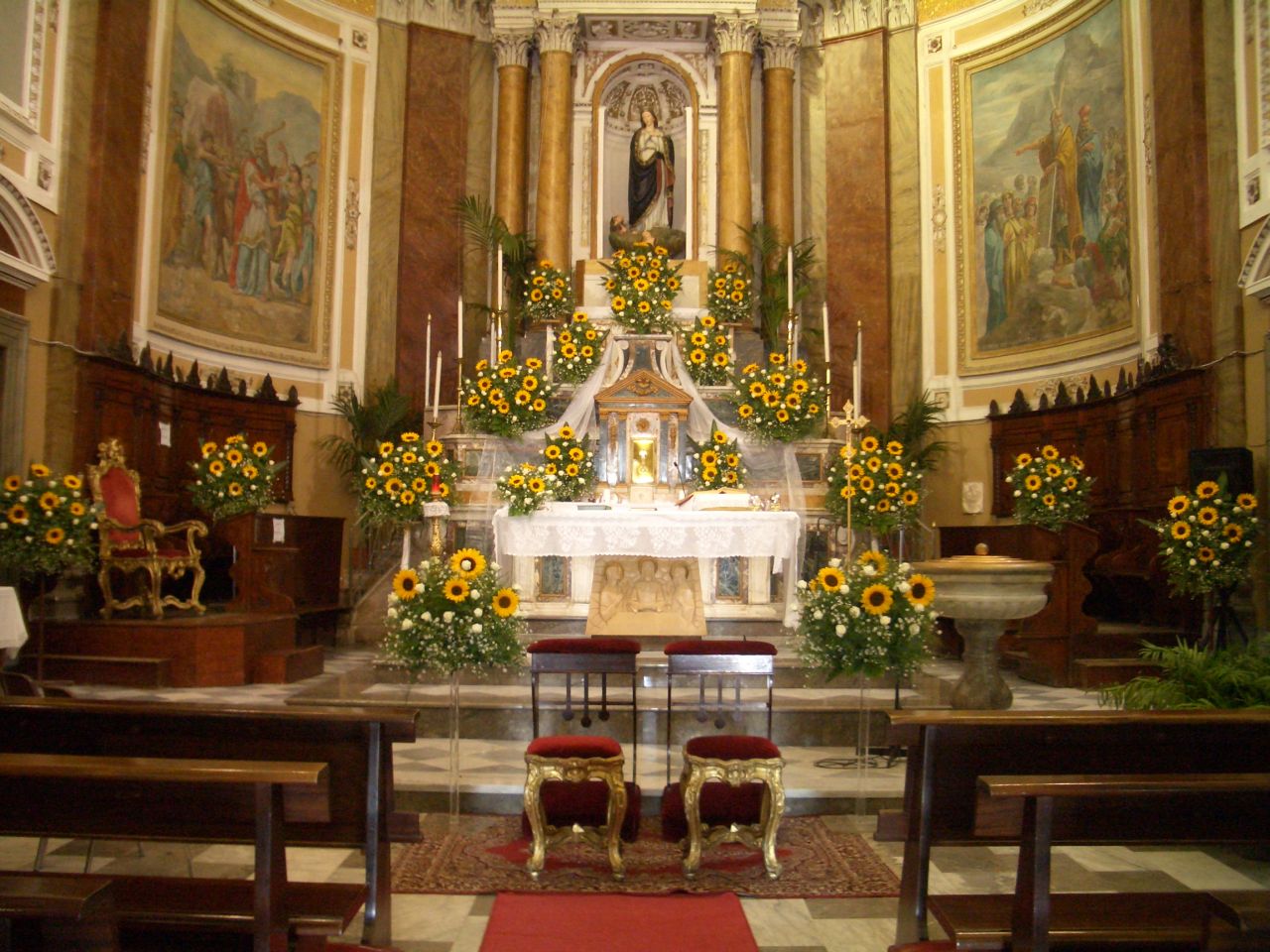 Moncada Piante Fiori E Addobbi Addobbo Con Girasoli Rose Bianche Chiesa Madre Bagheria